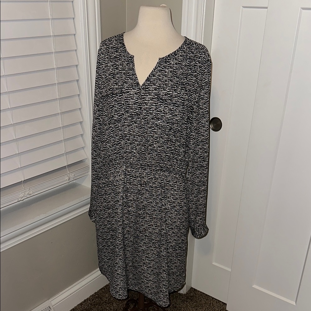 Massimo Black and White‎ Long Sleeve V-Neck Dress